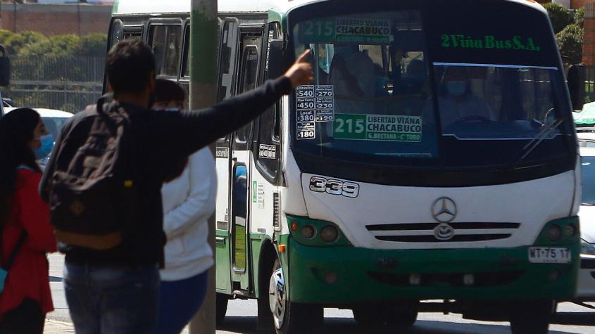 ¿Carreras de micros en Valparaíso?: Propuesta genera debate en redes sociales