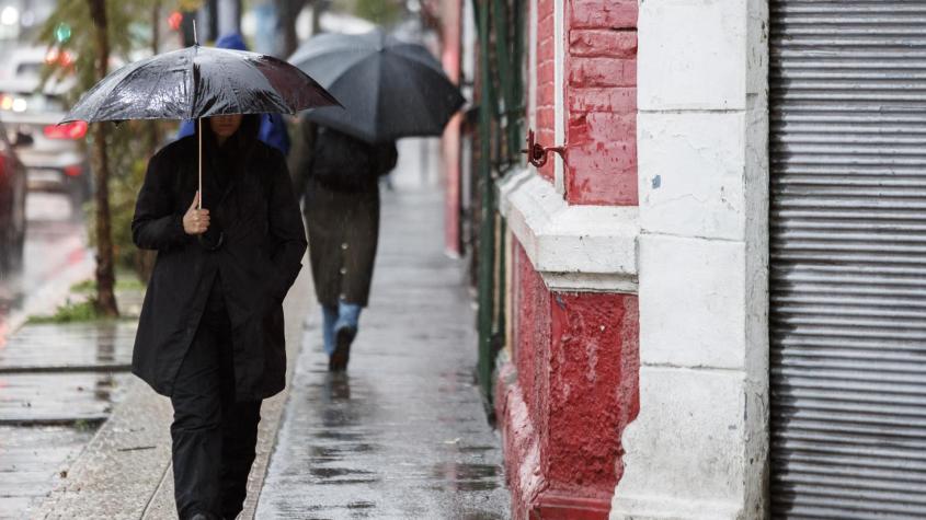 Vuelven las lluvias a Santiago esta semana y Marcone adelanta cuánta agua caerá