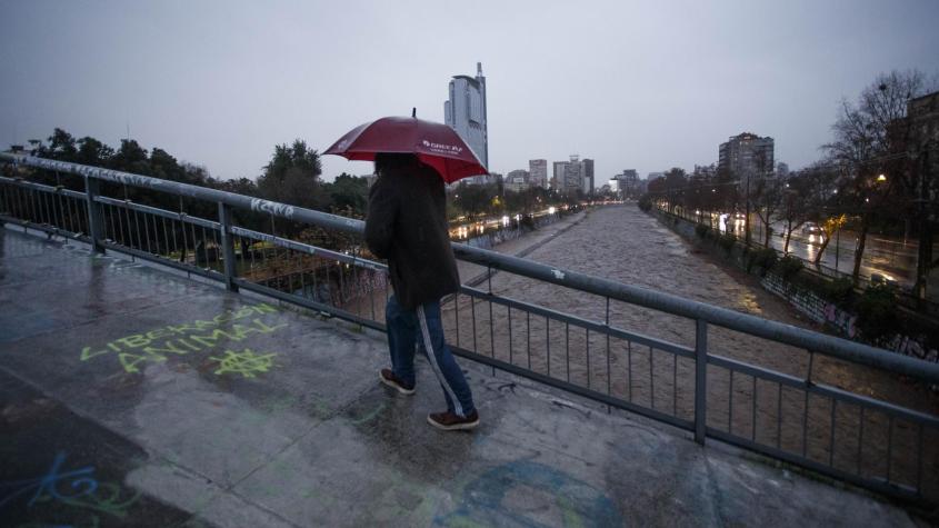 "Esto cambia radicalmente": Marcone adelanta cuándo vuelve la lluvia a Santiago