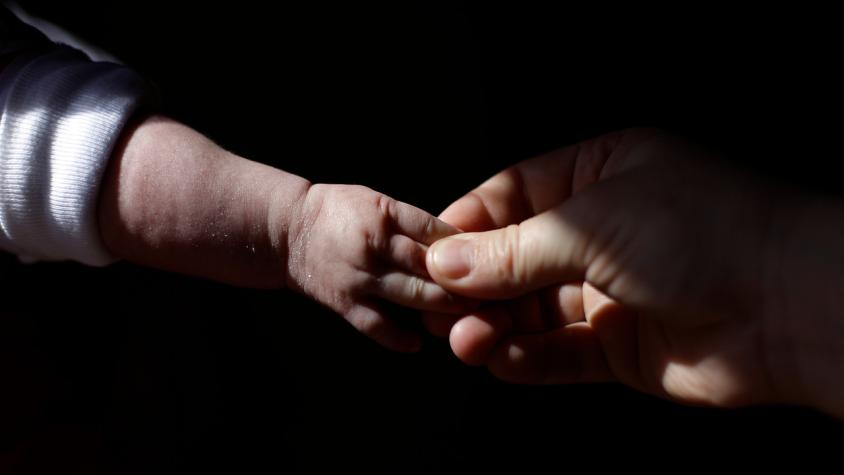 "Necesito encontrarla": El desesperado relato de mujer que denuncia robo de su bebé recién nacida en Osorno
