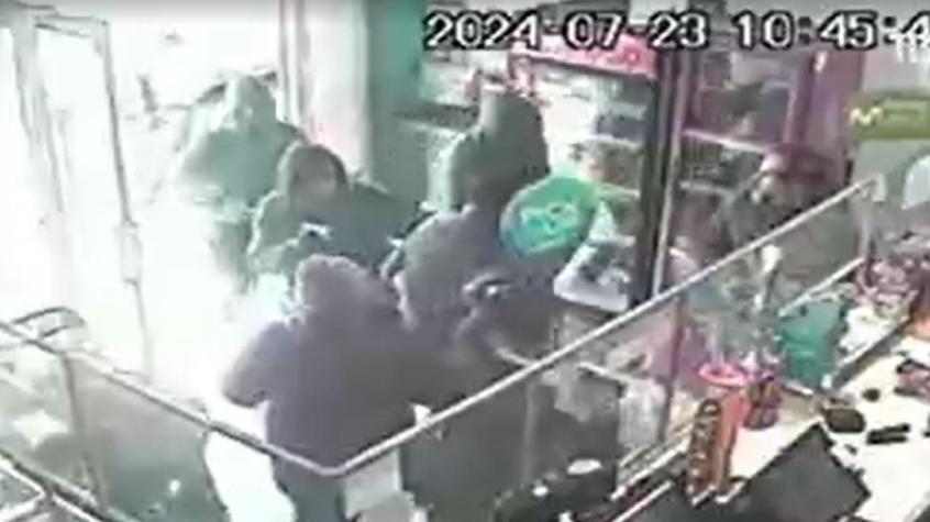 Dueño de tienda mató a cliente tras repeler asalto: Víctima fue usado como "escudo humano"