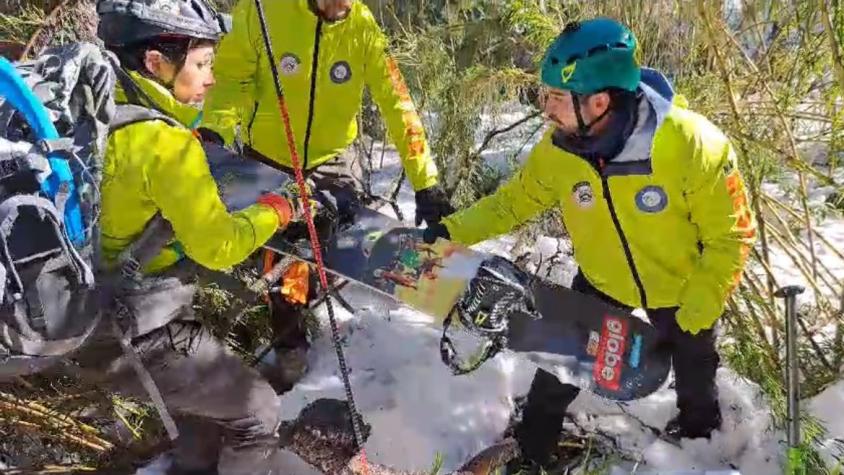 Encuentran pertenencias de excursionista Claudio Moreno en Parque Villarrica: Lleva un mes desaparecido