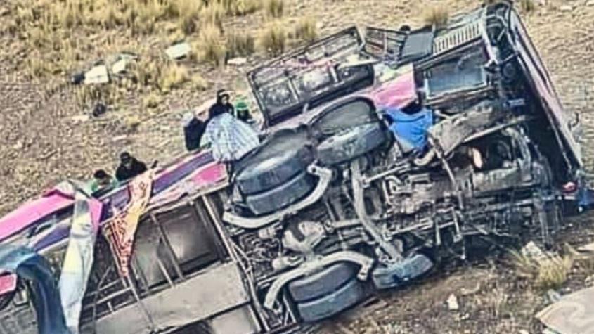 Bus cae a un abismo en Perú: Hay al menos 21 muertos