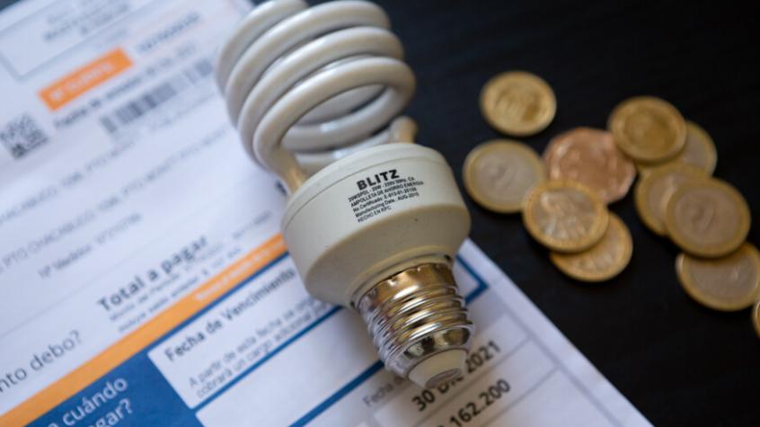 Subsidio eléctrico llegaría a todo el 40% RSH: Quiénes recibirían el beneficio por el alza en las cuentas de la luz