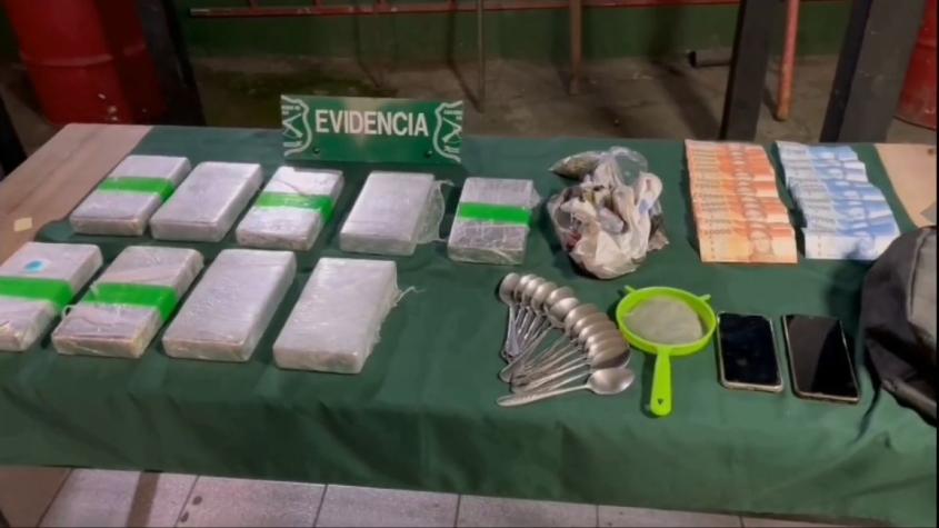 Carabineros detiene a dos hombres con más de nueve kilos de cocaína en Santiago Centro
