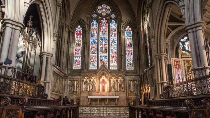 ¿Una iglesia vendiendo "parcelas" en el cielo? Descubre la historia aquí