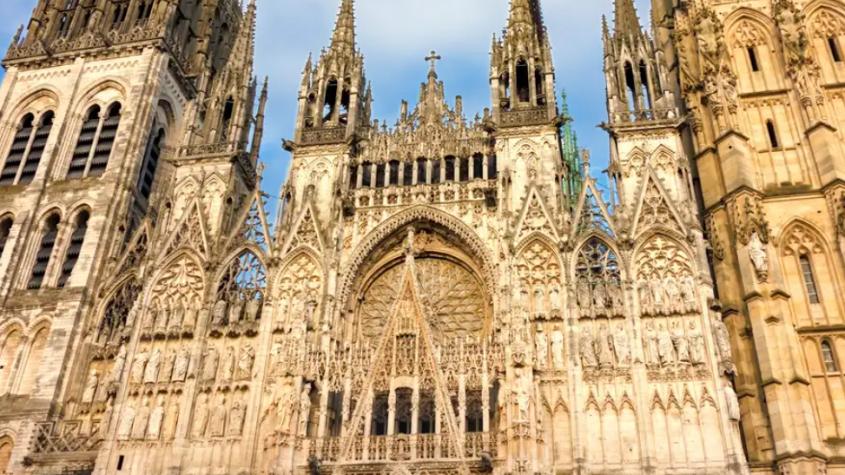 Incendio afectó a la aguja de la catedral de Notre Dame en Francia