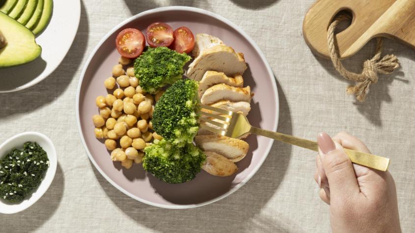 ¿Qué deberías comer? Estudio asegura que la dieta a partir de los 40 años determinará tu salud al envejecer