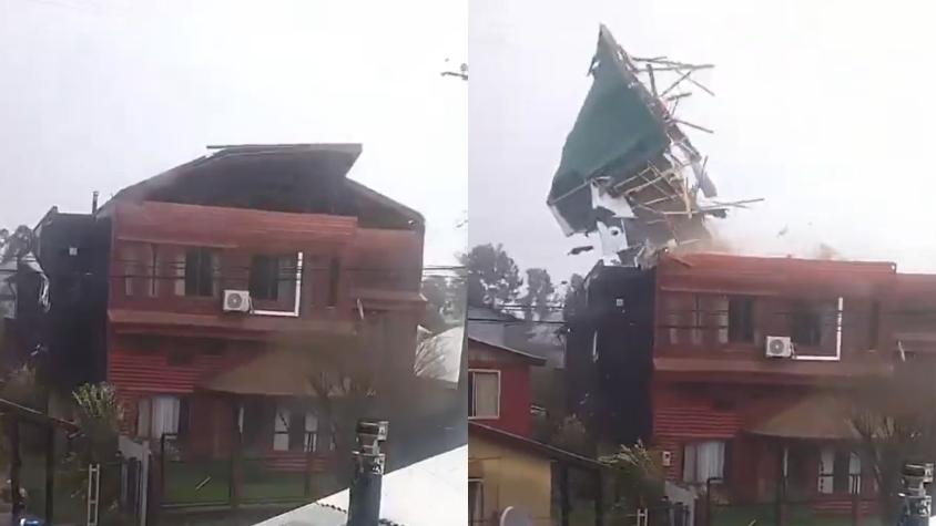 Impactante: Fuertes vientos vuelan totalidad del techo de una casa en Futrono