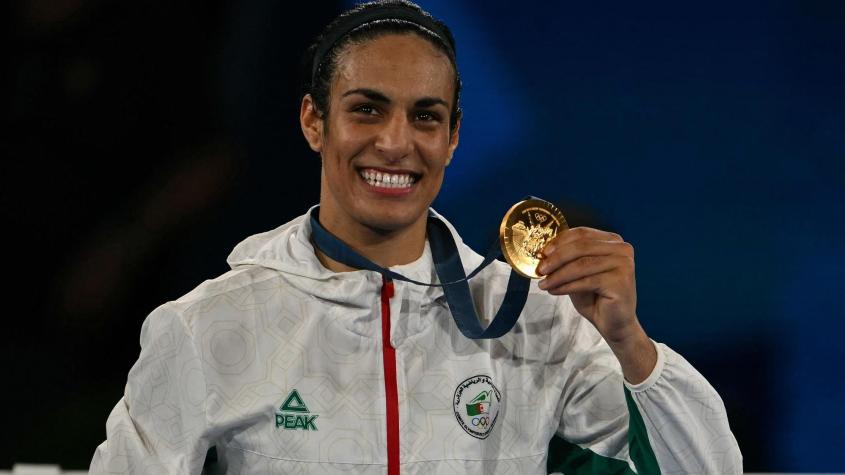 Imane Khelif, boxeadora medallista de oro y cuestionada por su género, presenta denuncia en París por ciberacoso