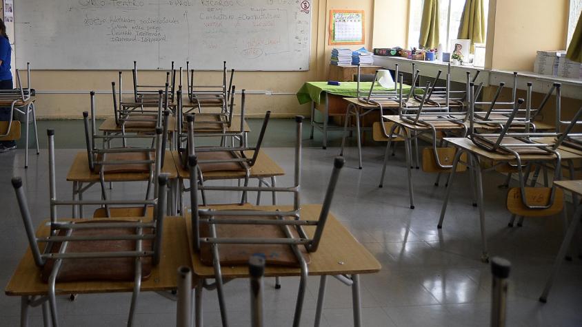 Suspenden clases en 59 comunas del país por sistema frontal: revisa cuáles son