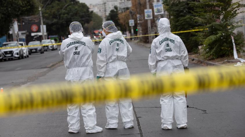 Dos muertos y dos detenidos: Qué se sabe de la balacera entre bandas rivales que causó terror en Puente Alto Dos muertos y dos detenidos: Qué se sabe de la balacera entre bandas rivales que causó terror en Puente Alto