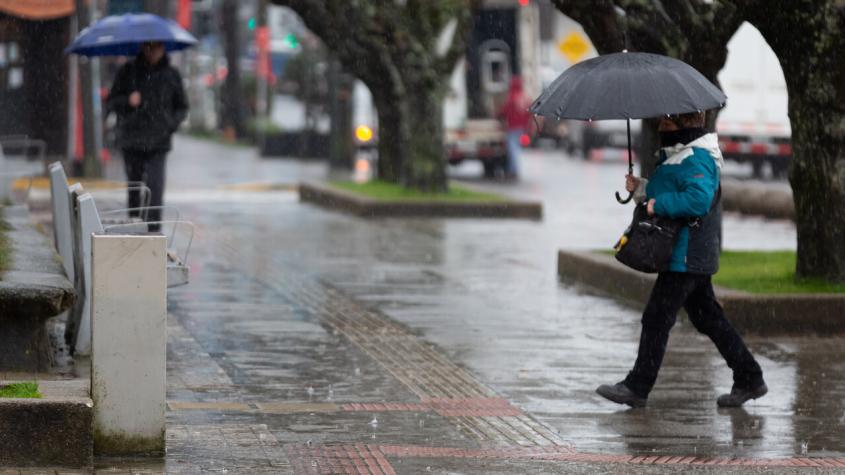 Sistema frontal con río atmosférico se aproxima a Chile: ¿Dónde y cuándo lloverá?