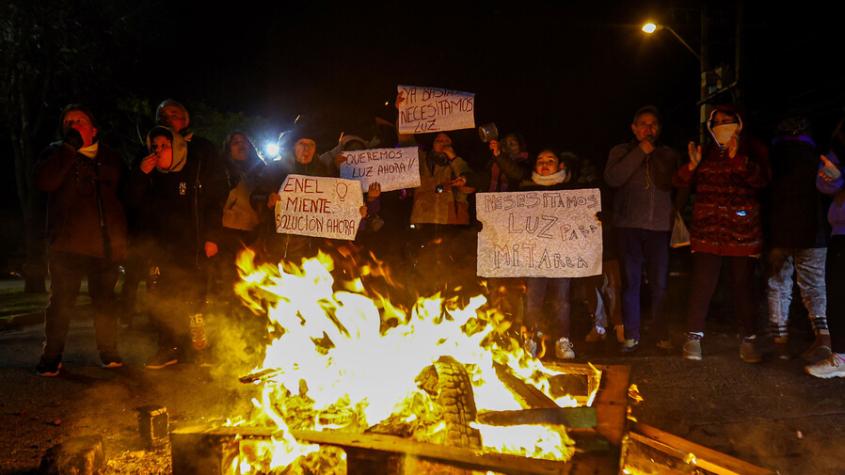 Protestas en distintos puntos de la Región Metropolitana por cortes de luz