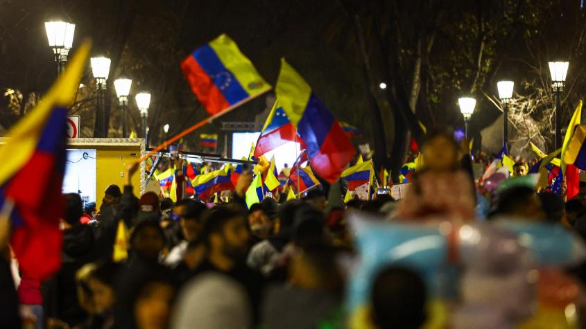 Video muestra masiva manifestación de venezolanos en Parque Almagro y contra Nicolás Maduro