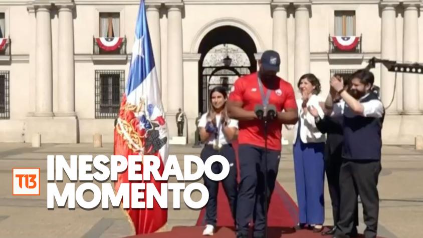 El inesperado y gracioso momento entre el Presidente Boric y Yasmani Acosta en La Moneda