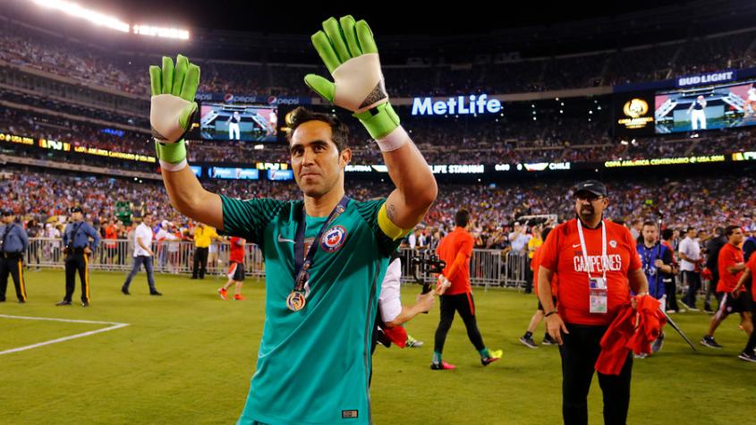 Claudio Bravo anunció su retiro del fútbol profesional