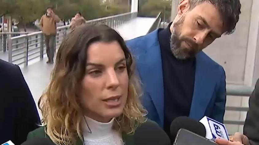 "Nadie merece ser humillado": Maite Orsini llegó a audiencia acompañada de Jorge Valdivia y se lanzó contra Daniela Aránguiz