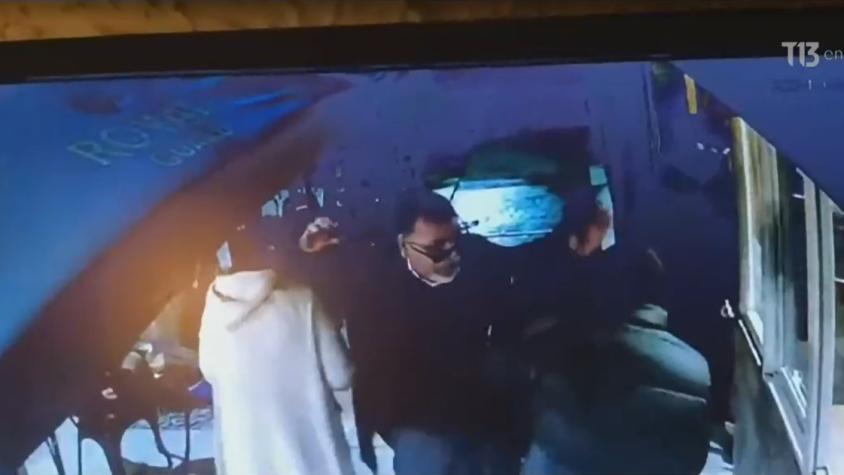 VIDEO | Asaltan a clientes de bar en San Miguel