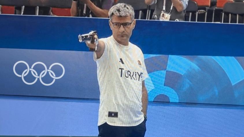 París 2024: ¿Quién es el tirador turco que se hizo viral por disparar con una mano en el bolsillo?