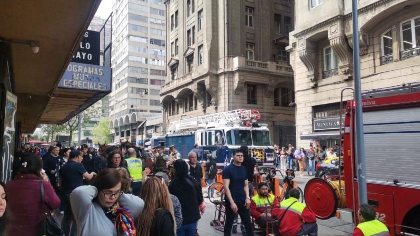 Al menos un muerto y dos heridos tras emergencia por gas tóxico en galería de Santiago