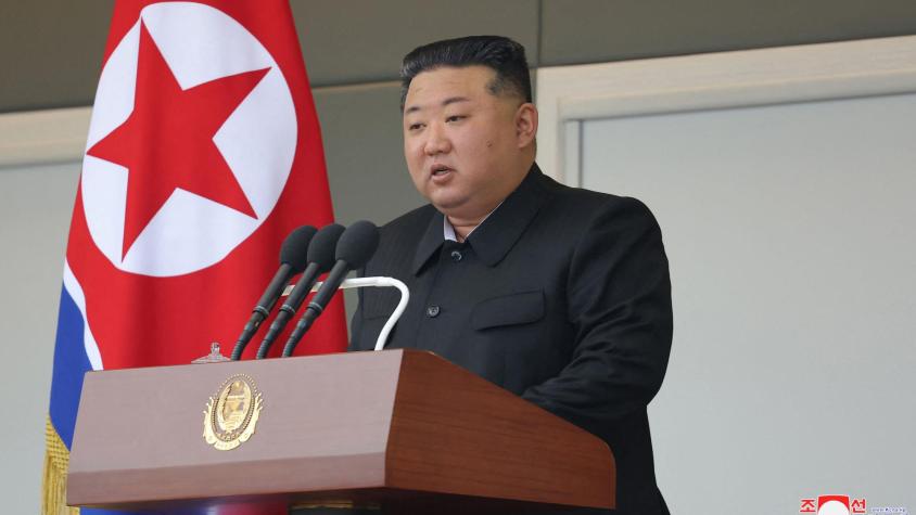 Kim Jong-un ordenó ejecutar a 30 funcionarios tras supuestas negligencias en fatales inundaciones 