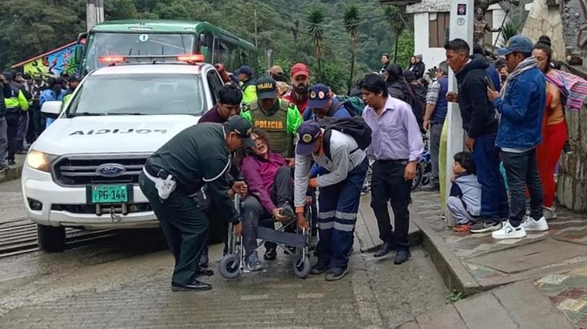 Tres chilenas en "estado reservado": Qué se sabe del accidente de bus en Machu Picchu que dejó más de 30 heridos