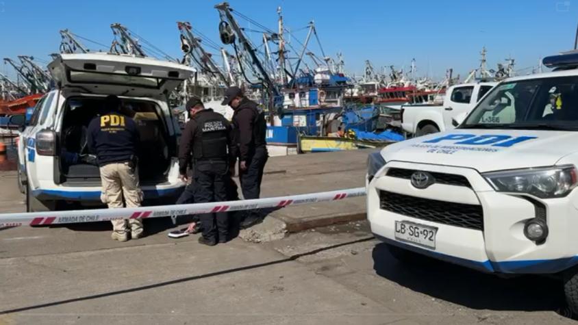 Encuentran cadáver flotando en puerto de Talcahuano: hombre habría estado robando plomo