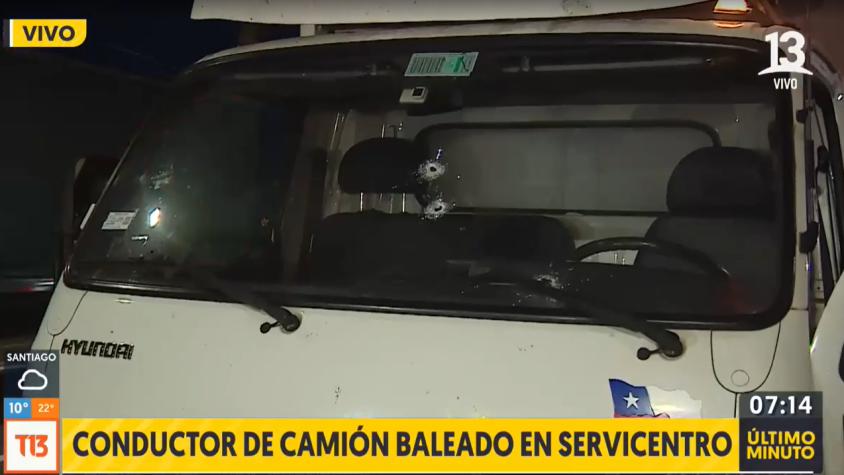 Intentaron robar la carga: Conductor de camión resulta baleado en servicentro en Pudahuel