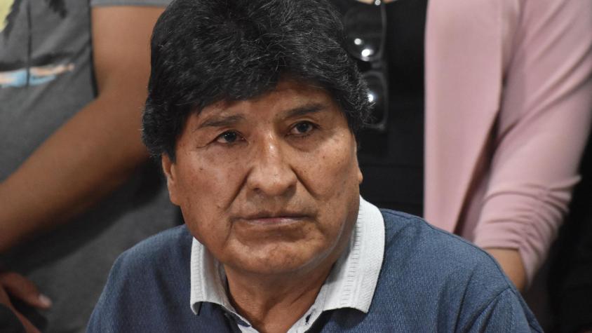 Evo Morales niega acusación del Gobierno boliviano de evadir control y disparar a la policía: "Quieren convertir a la víctima en victimario" Evo Morales niega acusación del Gobierno boliviano de evadir control y disparar a la policía: "Quieren convertir a la víctima en victimario"