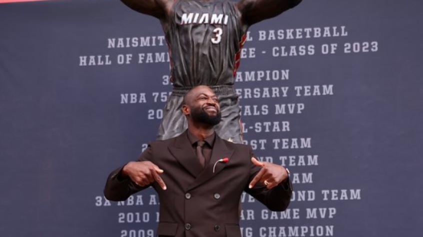 ¿Se parece? Estatua de leyenda de la NBA provoca el enojo de los fanáticos
