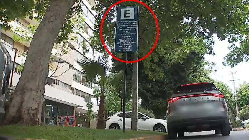 Conductora denuncia que fue multada por estacionar en un “lugar indebido”: hasta había un cartel con las tarifas