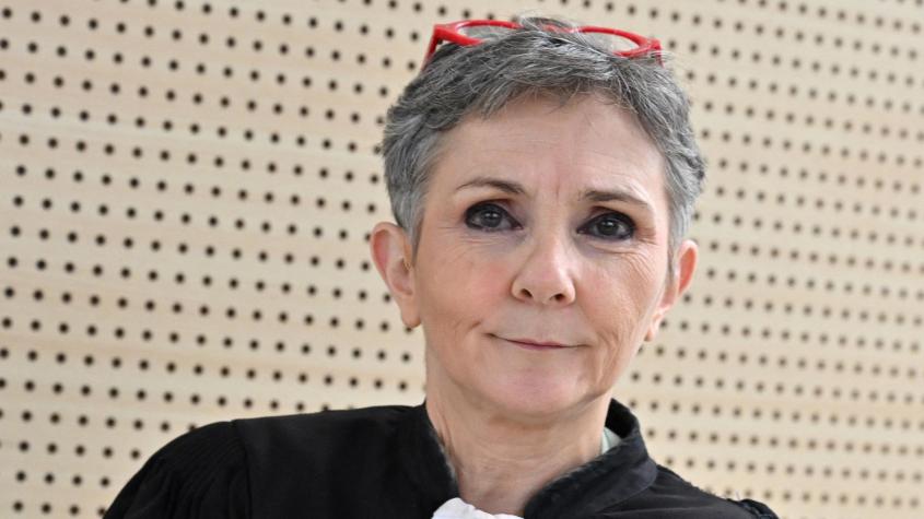 "Estoy sola frente al mundo": Abogada defensora de hombre acusado de organizar violaciones contra su esposa en Francia "Estoy sola frente al mundo": Abogada defensora de hombre acusado de organizar violaciones contra su esposa en Francia