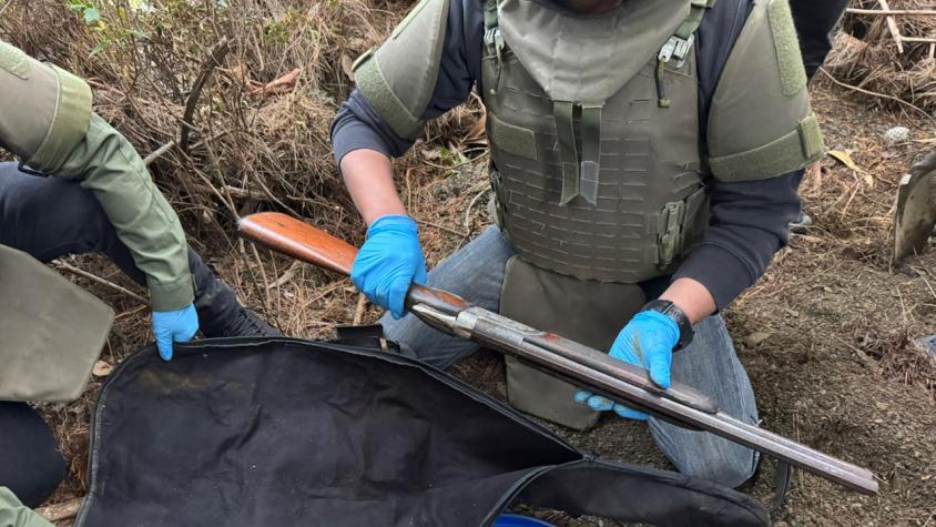 Hallan camioneta y tambor con armas y municiones que estarían vinculados al asesinato de Carabineros en Cañete