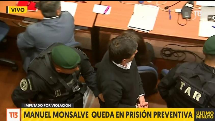 VIDEO | El momento en que Manuel Monsalve es escoltado por Gendarmería para cumplir prisión preventiva