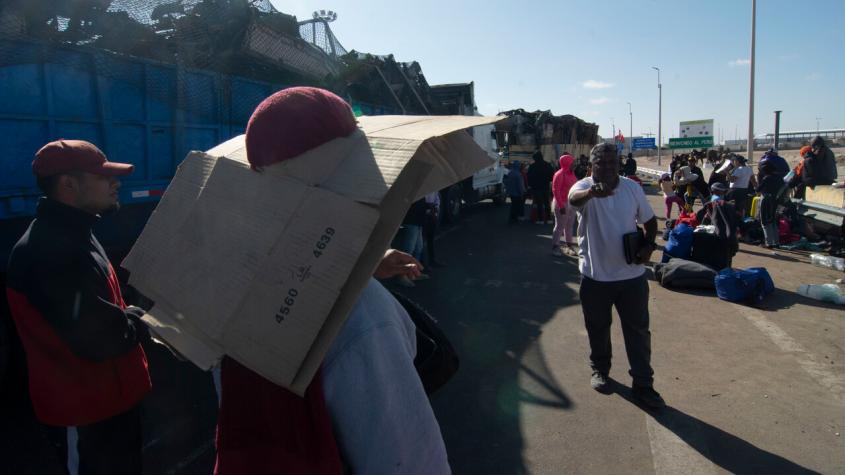Más de la mitad de chilenos respalda regularización migratoria