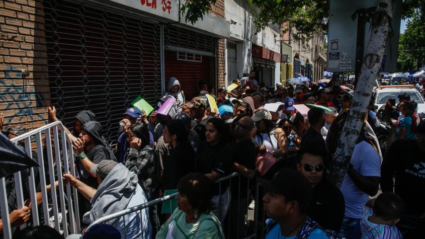 Solicitan renuncia de Director Metropolitano del Registro Civil tras caótico enrolamiento de migrantes Solicitan renuncia de Director Metropolitano del Registro Civil tras caótico enrolamiento de migrantes
