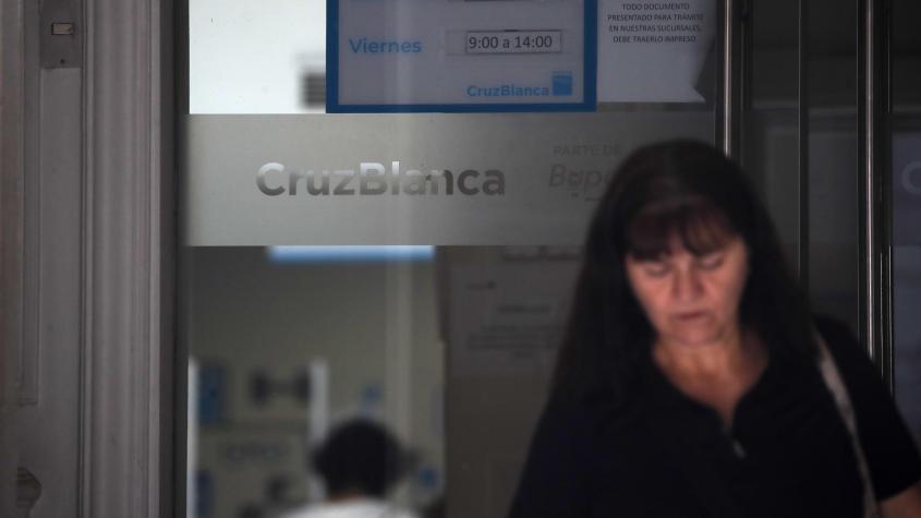 Cadem: 77% rechaza plan de isapres para devolución de fondos