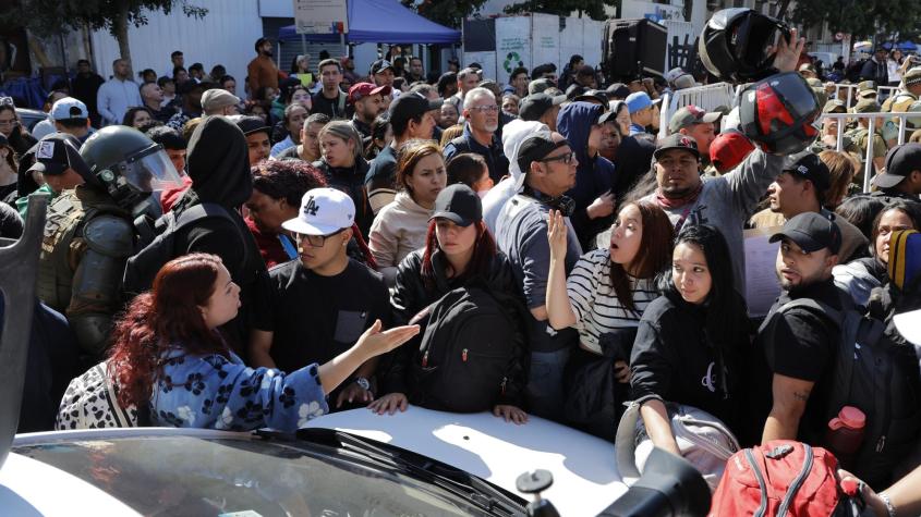 Caos en Barrio Meiggs por enrolamiento de migrantes