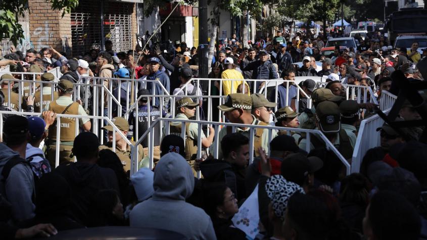 Director de Registro Civil explica enrolamiento de migrantes y apunta a Interior por caos: "Hay una confusión"