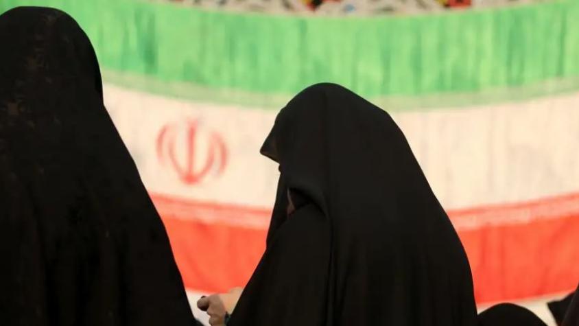 Irán pausa temporalmente polémica ley por uso del hiyab en mujeres	