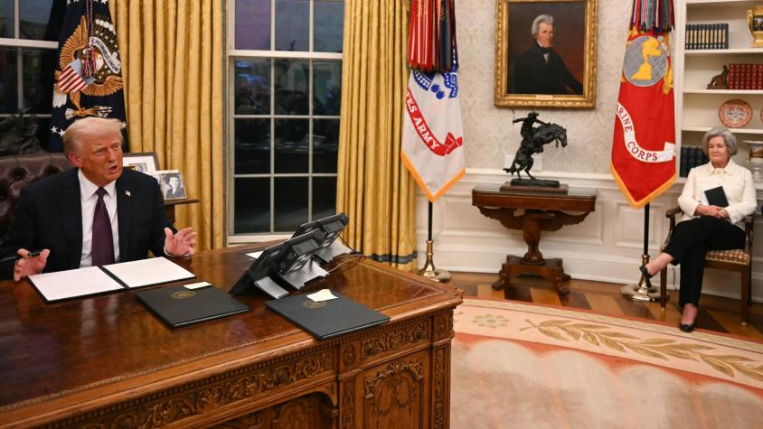 Primeras acciones de Trump de regreso en la Casa Blanca: vuelve botón para pedir bebidas y comenzaron los despidos