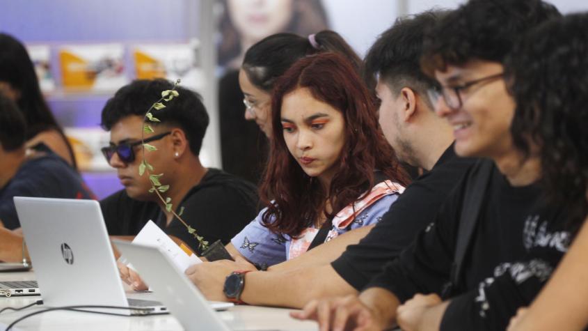 Estos son los sueldos promedios de las carreras que tienen mejor y peor empleabilidad en Chile