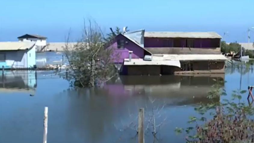 Drama en Laguna Verde: Casas quedaron bajo el agua luego de marejadas anormales