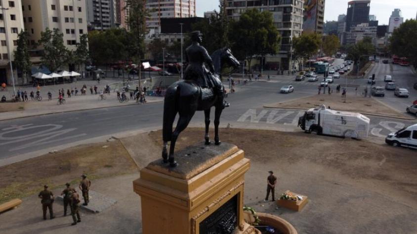 La olvidada propuesta de Boric de reemplazar la estatua de Baquedano por una de Gabriela Mistral