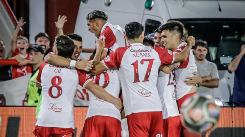 Con dedicatoria a Javier Milei: el polémico festejo de Huracán tras victoria en torneo argentino 