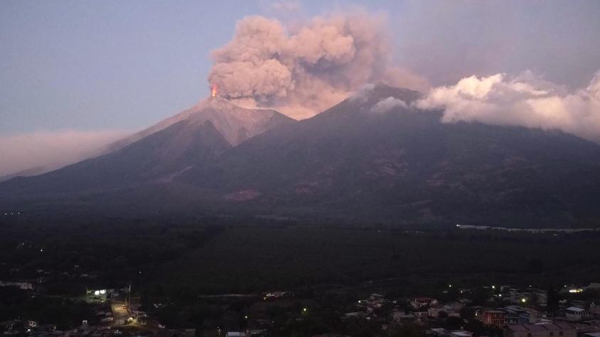 Guatemala: Continúa la erupción del volcán de Fuego que ha dejado más de mil evacuados