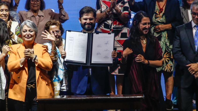Gobierno agradeció a Chile Vamos durante promulgación de reforma previsional: "Fueron capaces de cruzar las barreras políticas"