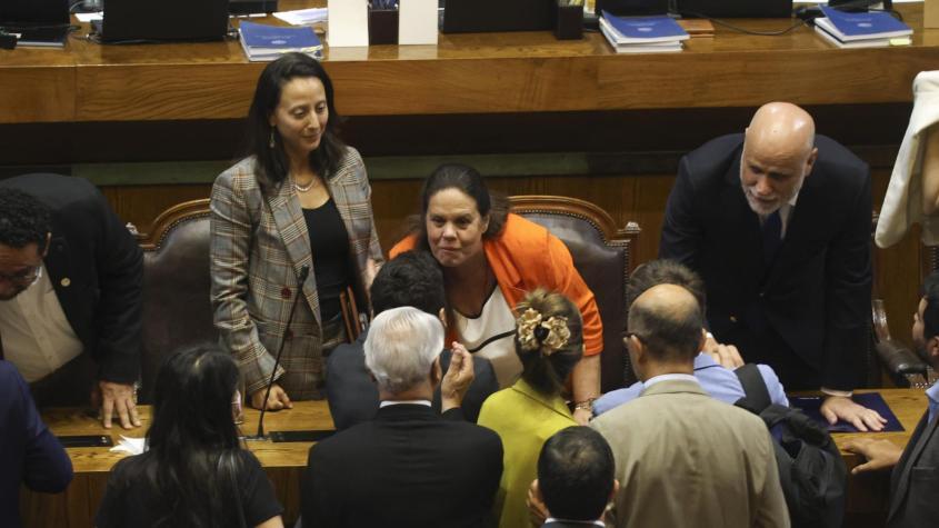 Elizalde responde a críticas por acompañar a Maya Fernández al Congreso y habla de "acusación infundada"