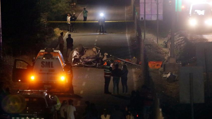Revelan que familiares de las víctimas de accidente en Ruta 5 Sur no pueden retirar sus cuerpos del SML Revelan que familiares de las víctimas de accidente en Ruta 5 Sur no pueden retirar sus cuerpos del SML